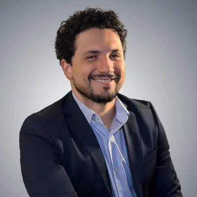 Fernando Veraza Ortiz, socio asesor de seguros de Grupo Colides
